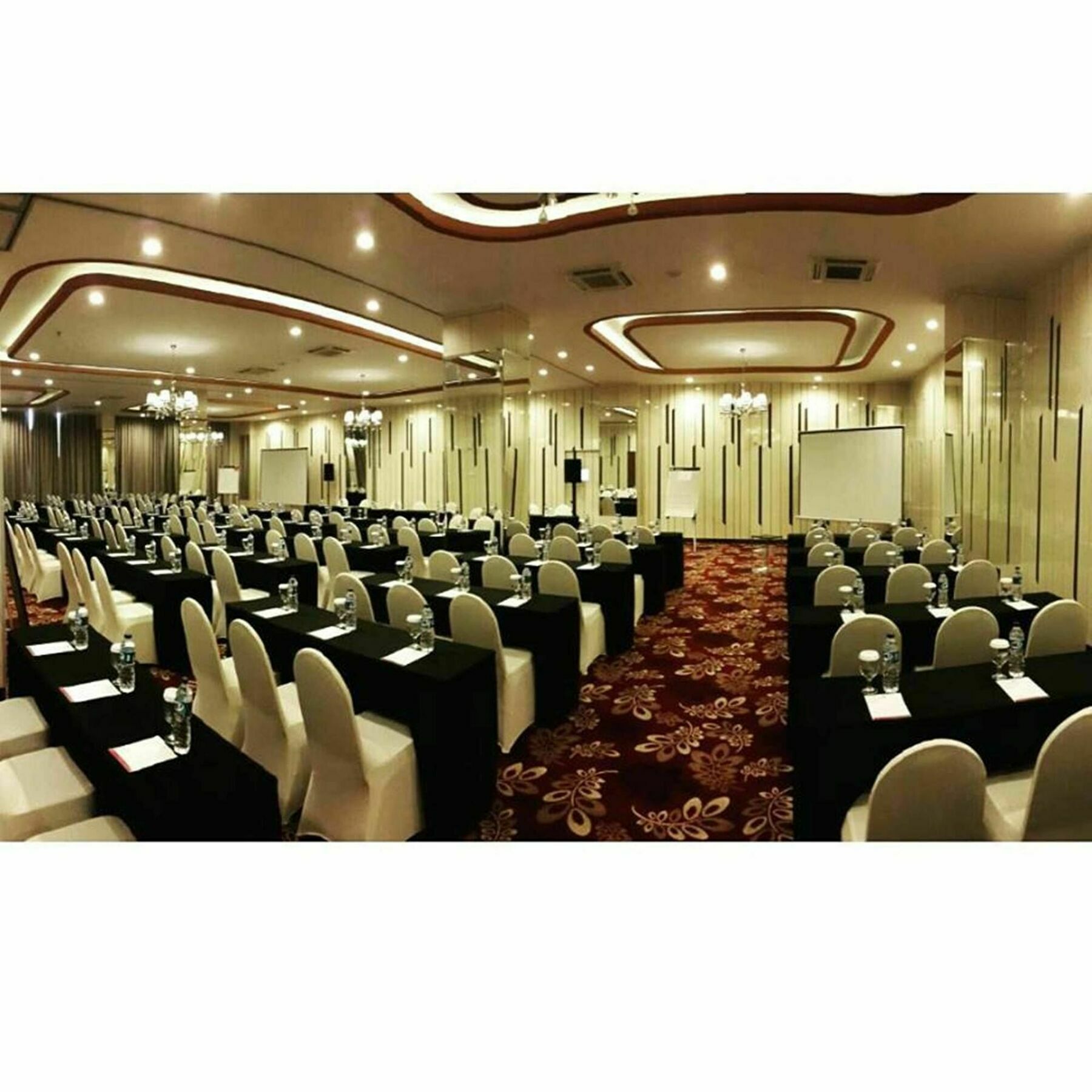 Agria Hotel Bogor Exteriér fotografie